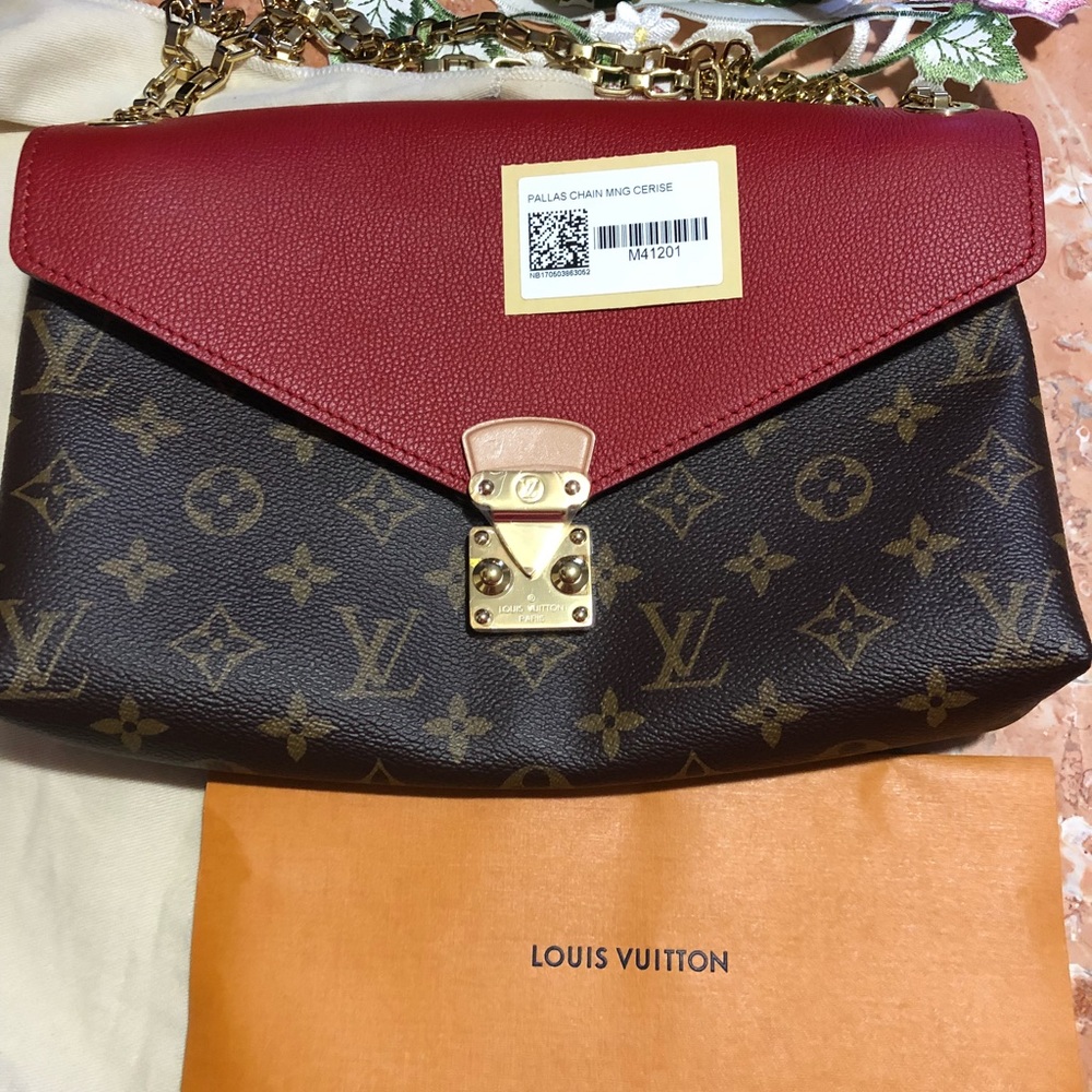 100% authentic LV two way shoulder/crossbody purse